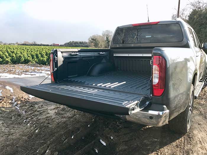 mercedes-benz-x-class-bedliner-linex